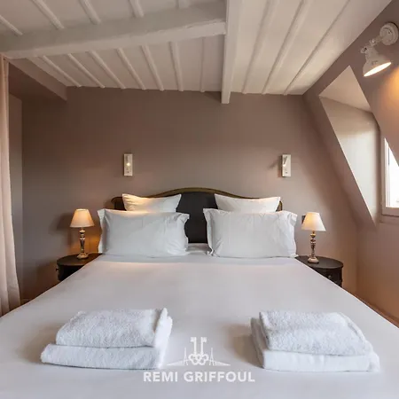 Dolphin View - 2nd Floor - Beautiful Flat With View Of The Port Appartement