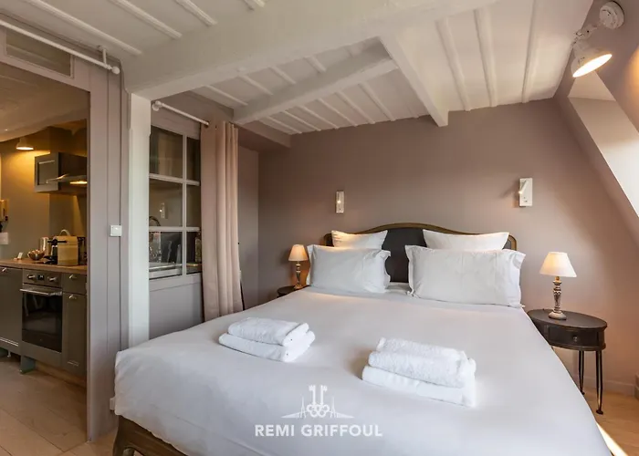 Dolphin View - 2nd Floor - Beautiful Flat With View Of The Port