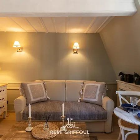 Dolphin View - 2nd Floor - Beautiful Flat With View Of The Port Apartmán *