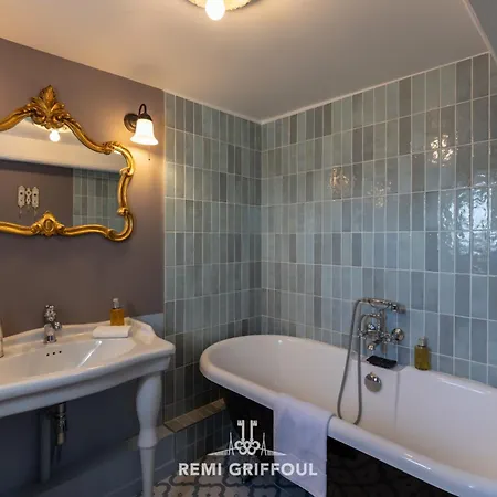 Dolphin View - 2nd Floor - Beautiful Flat With View Of The Port דירה