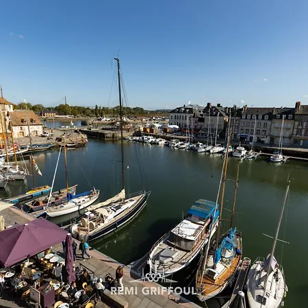 Dolphin View - 2nd Floor - Beautiful Flat With View Of The Port Apartmán Honfleur