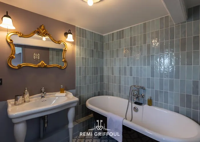 Dolphin View - 2nd Floor - Beautiful Flat With View Of The Port Apartment