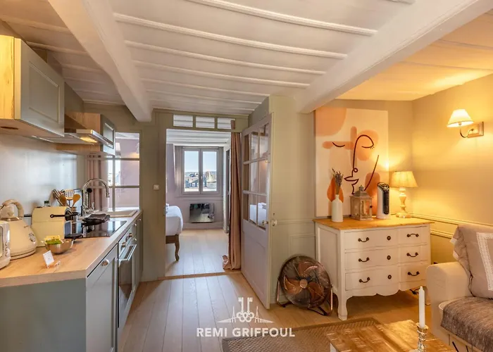 Apartment Dolphin View - 2nd Floor - Beautiful Flat With View Of The Port