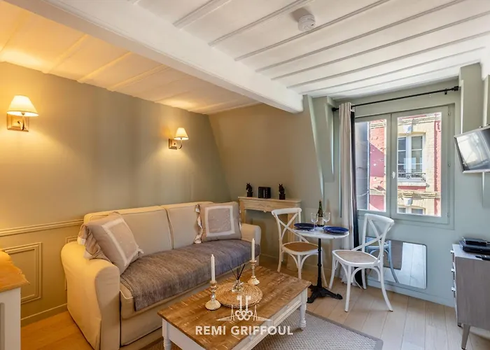 Dolphin View - 2nd Floor - Beautiful Flat With View Of The Port Apartment